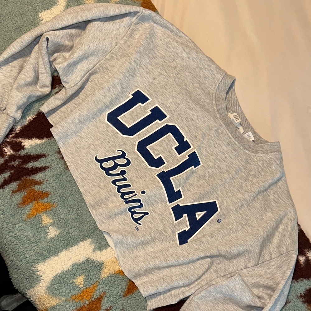 UCLA H&M Medium Bruins Gray Cropped Sweatshirt